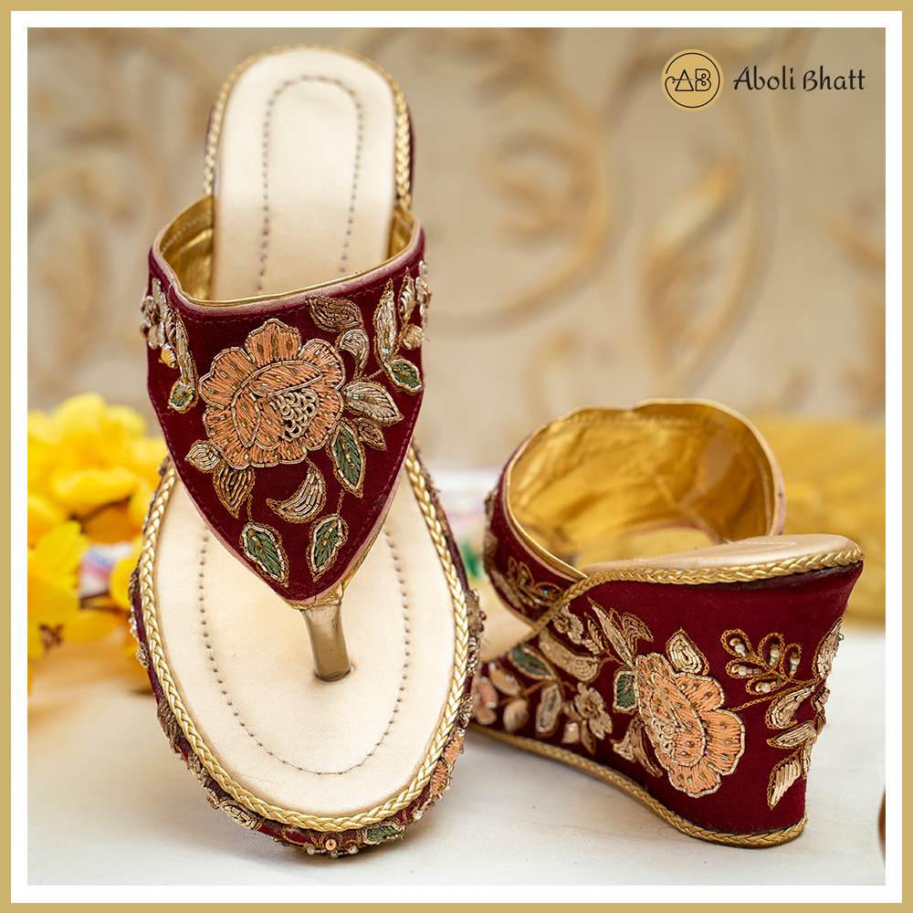 CAPTOES FLATS STONES UPPER ANGUTHA CHAPAL SOFT INSOLE* | Indian wedding  shoes, Bridal sandals heels, Bridal sandals